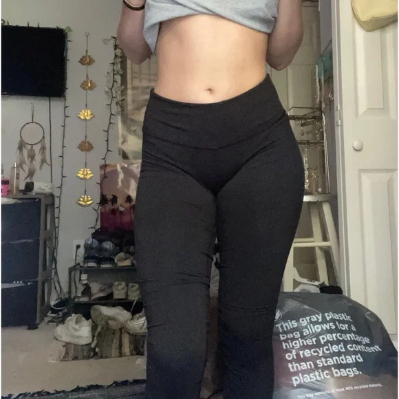 Black Lululemon leggings, size 6 - Picture 3 of 4